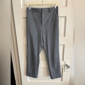 Uniqlo Cropped Gray Dress Pants with Pinstripe Design Size S (26-27in Waist)